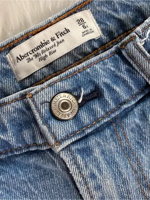 Abercrombie The 90’s Relaxed High Rise Cuffed Jeans thumbnail 4