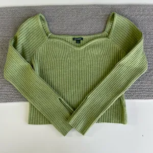 Wild Fable Light Heather Green Sweatheart Neckline Ribbed Cropped Sweater Sz L thumbnail 8