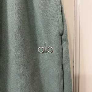 Alo Yoga Accolade Wide Leg Sweatpants L Botanical Green Relaxed Athleisure thumbnail 3