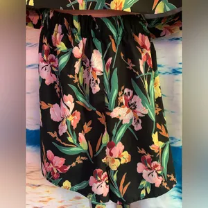 SHEIN Curve 2 Piece Crop Top With Shorts Tropical Floral Design Tie Top thumbnail 5