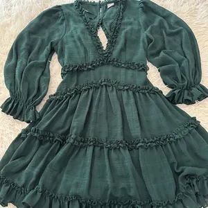 Selfie Leslie Emerald Green Ruffle Tiered Mini Dress Long Sleeve Cutout Size M thumbnail 9