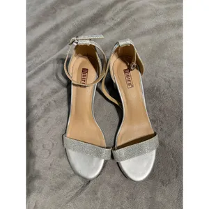 IDIFU Women's IN3 Amy Block Heel Dress Sandals Open‎ Toe Size 9 Silver Glitter thumbnail 4