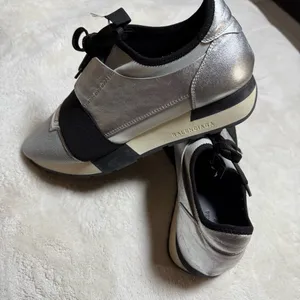 Balenciaga Race Runner Women's Black and Gray Sneakers Sz:40 =9 thumbnail 3
