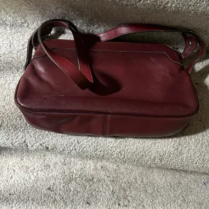 vintage red leather purse in GUC. thumbnail 3
