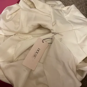 House Of CB NWT AISHA IVORY SATIN STRAPLESS DRESS thumbnail 7