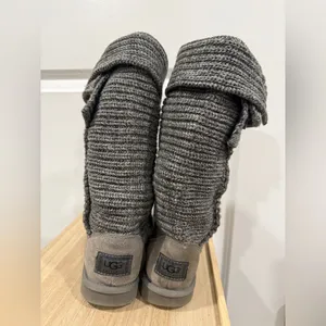 UGG Australia Gray Knit Tall Boots Women’s Size 7 Cozy Winter Shearling thumbnail 3