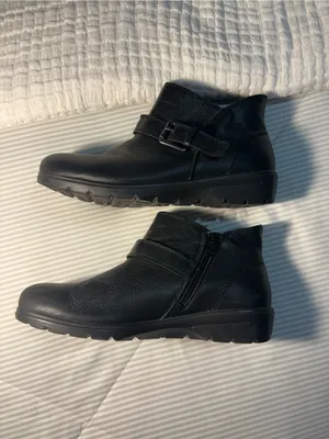 Skechers Relaxed Fit ankle boot with memory foam cushioning. Women’s 8.5 thumbnail 3