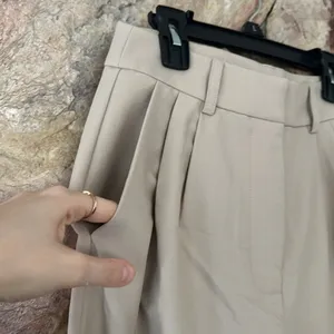 Commense Solid Wide Leg Pants Without Belt size small Tan thumbnail 3