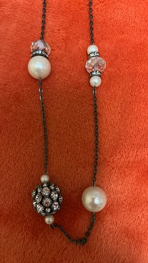 Necklaces with Oversized crystal and pearl style beads thumbnail 3