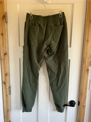 Mandala Women's Olive Green V-Neck Scrub Top & Jogger Pants thumbnail 7