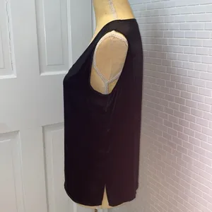 Neiman Marcus black 💯 silk satin v neckline sleeveless blouse. Pull on. Size M. thumbnail 3
