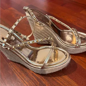 Liliana Gold Wedge Sandals with Strappy Details thumbnail 1
