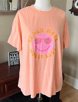 Beach More Worry Less Smiley Face Sunglasses Peach Women’s XL Pink Lily TShirt thumbnail 1