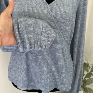 - GAP V-neck Top. Size Medium. Sky Blue‎ thumbnail 3