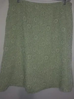 Miss Dorby 18W Workwear Textured Floral A-Line Mini Skirt Plus in Sage Green thumbnail 4