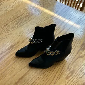 Marc Fisher Henly Black Leather Boots Booties 6M Western Ankle Pointed Toe Chain thumbnail 3