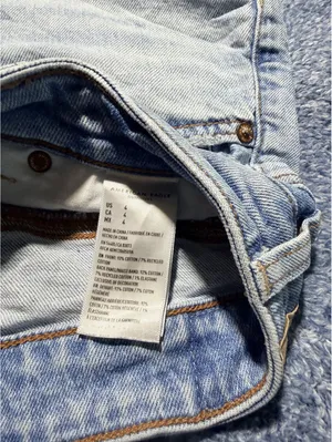 American Eagle Light Wash Distressed Denim Shorts Size 4 thumbnail 6