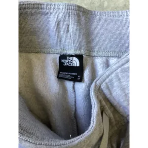 The North Face Womens XS Lavender Grey Heather Fleece Jogger Sweatpants NF0A475Y thumbnail 3