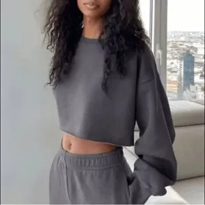 TNA Aritzia Charcoal Gray Cozy AF Fleece Cropped Long Sleeve Sweater Small 1 thumbnail 8