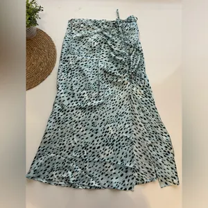 CIDER Blue Spot Leopard Print Drawstring Split Maxi Skirt‎ Large thumbnail 2