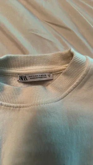 Cropped ZARA sweatshirt thumbnail 2