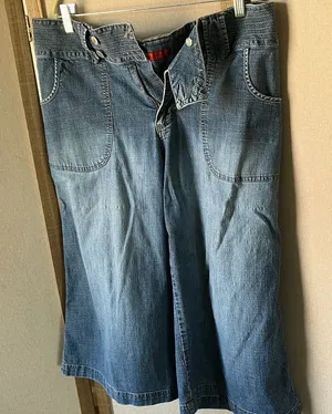 FINAL MARKDOWN Denim capris 18 Blue thumbnail 1
