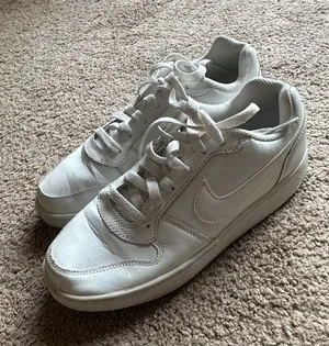 Nike Sneakers White Women’s Size 7.5 thumbnail 1
