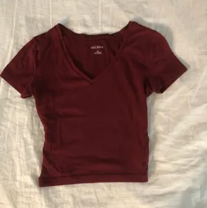 Wild Fable red v-neck short sleeve crop top t-shirt Size XS thumbnail 1