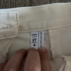 Loft Wide Leg Cropped Cream Sailor Pants with Button Detailing - Size 27 / 4 Petite thumbnail 6