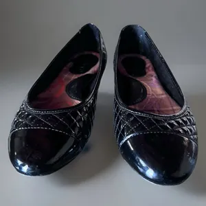Born Riley Patent Leather Ballet Flats Womens Black Slip-On Shoes Quilted 6-1/2 thumbnail 3