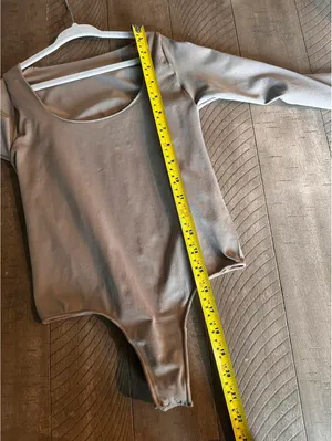 SKIMS Essential Scoop Neck Long Sleeve Bodysuit Beige Tan Women’s XXS / XS thumbnail 8