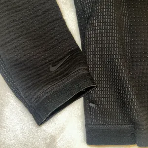 Nike Women’s cropped zip up hoodie sz md thumbnail 3