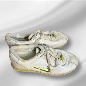 Nike White Athletic Shoes‎ thumbnail 5