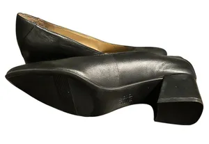 Elegant Black Leather Women's Shoes thumbnail 2