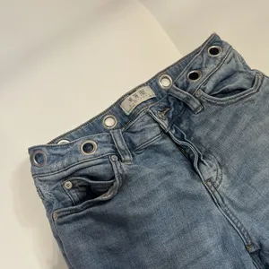 Sz 26 Rivet Detail Belt Out Crop Bootcut in Blue FREE PEOPLE thumbnail 2
