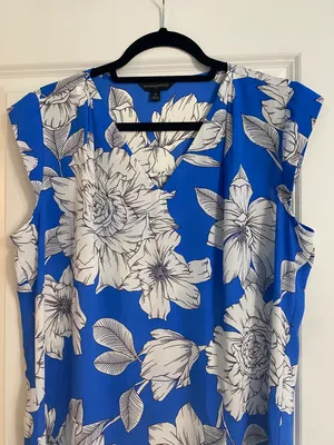 Banana Republic Blue And White Floral Top thumbnail 2