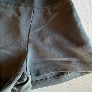 Nike Women’s charcoal gray High Waisted Athletic Shorts Medium NWOT thumbnail 5