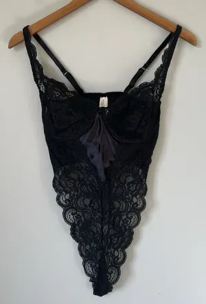 Vintage Victoria's Secret Lingerie One Piece Black Lace Underwire Bra Womens 36C thumbnail 1