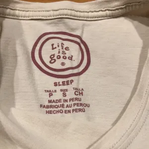 𝅺life is good sleep shirt size small . thumbnail 3
