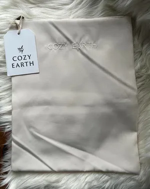 NWT’s Cozy Earth Beige Zippered Dust Bag Pouch Bag thumbnail 1