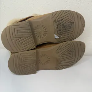 UGG McKay Chelsea Bootie Chestnut Sheepskin Ankle Boots Women’s Size 8 thumbnail 7