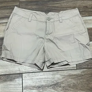 Columbia women’s beige chino shorts Available thumbnail 2