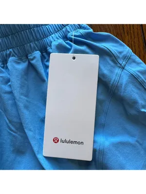 Lululemon Shake It Out Short High Rise 2.5” Ocean Wave Size XS/Size 4 NWT thumbnail 3