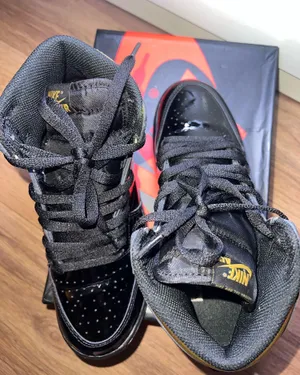 Nike Jordan Air Jordan 1 Retro High OG GS “Black Metallic Gold” thumbnail 1