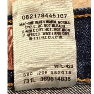 Late Y2K / Early 2000s Vintage Levi's 550 Relaxed Fit Jorts. Woman December 2006 thumbnail 3