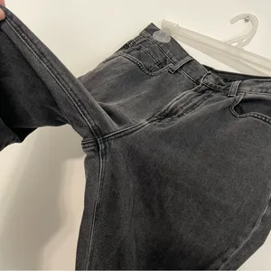 AMERICAN EAGLE AE Mom Jean Black Wash High Waisted High Rise Cropped Crop Ankle thumbnail 10