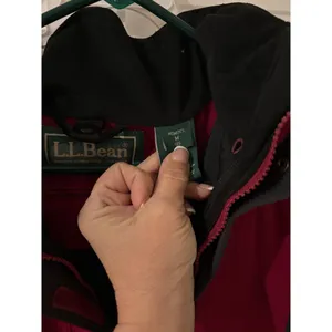 LL Bean Women's Pink‎ Black Coat Medium Hooded Windbreaker Raincoat thumbnail 2