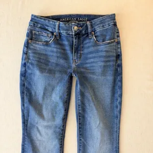 American Eagle Curvy High-Rise Skinny Kick Jeans Womens 2 Short Blue thumbnail 7
