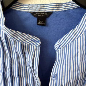 Ann Taylor Petite Blue 3/4 Sleeve Pleat Front Blouse Size MP thumbnail 3