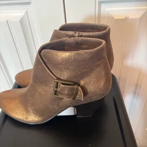 Chico’s Bronze Heeled Ankle‎ Boots Size 9.5 thumbnail 3